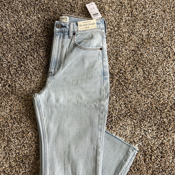 NEW Size 27 Abercrombie Cropped Holey Jeans - Picture 2 of 5